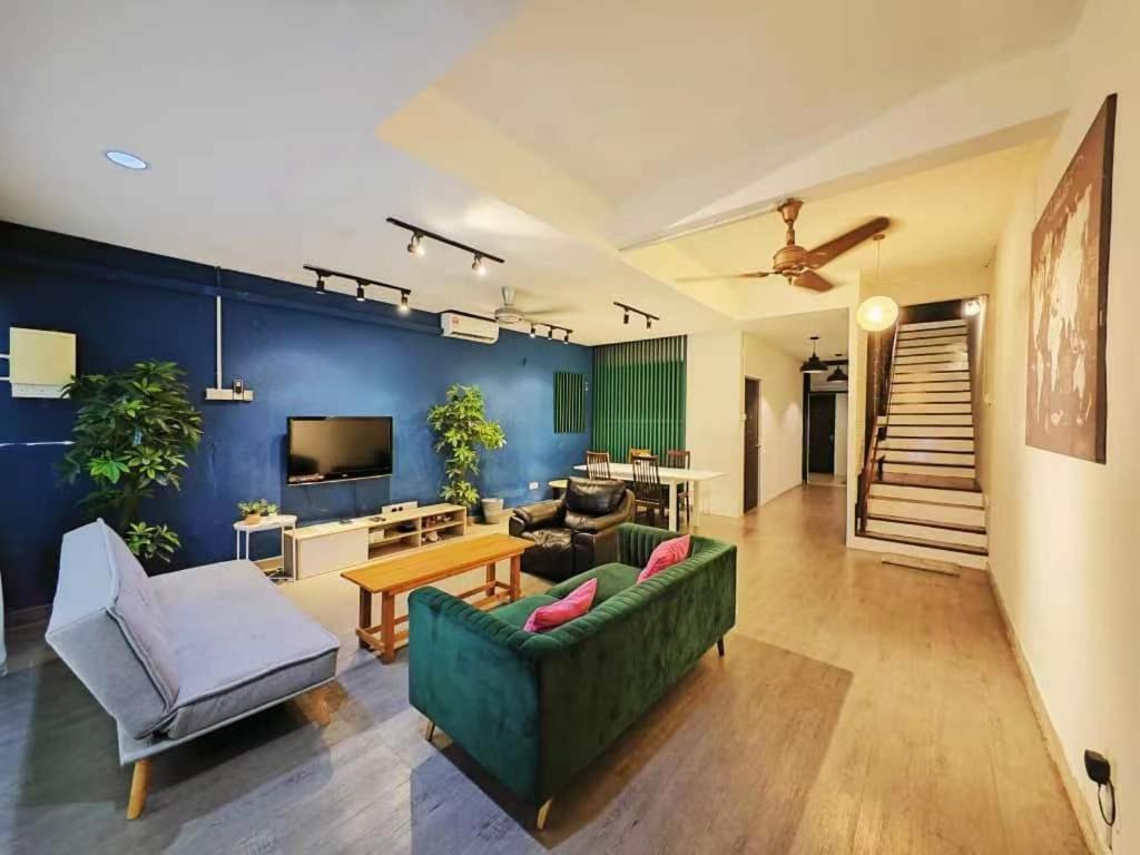 Holiday home 12 6room Terrace Gurney Heritage Adventist Hospital Restaurant Shopping Mall George Town