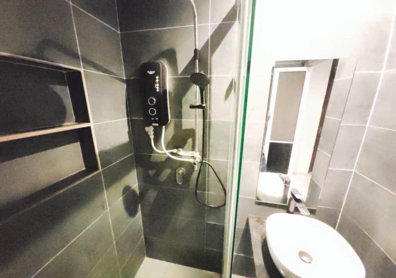 12 6room Terrace Gurney Heritage Adventist Hospital Restaurant Shopping Mall Holiday home